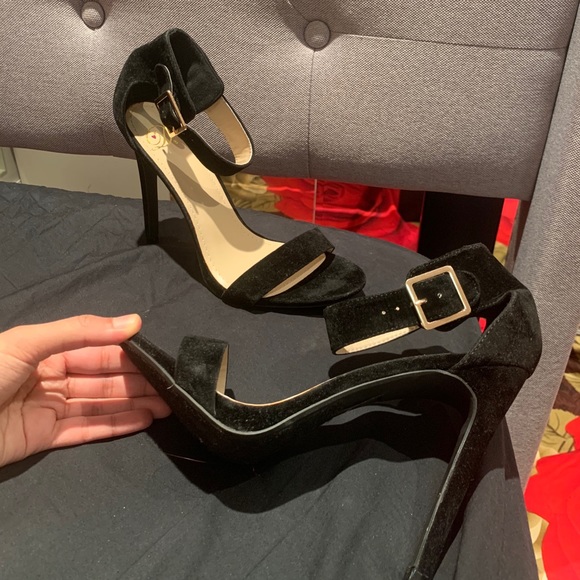 Stiletto Heels - Picture 1 of 3